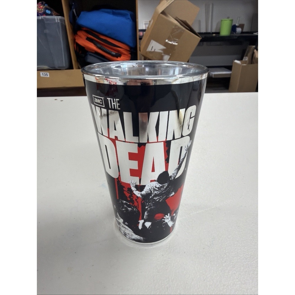 Walking dead glow in the dark logo pint glass‎ 16oz